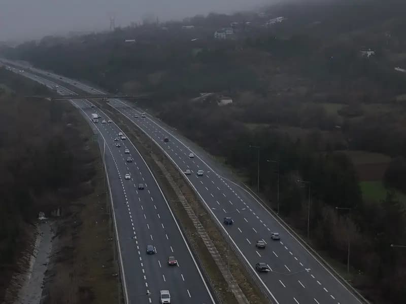 Bayram Tatili Sonrası Yolda Yoğun Trafik Sürüyor