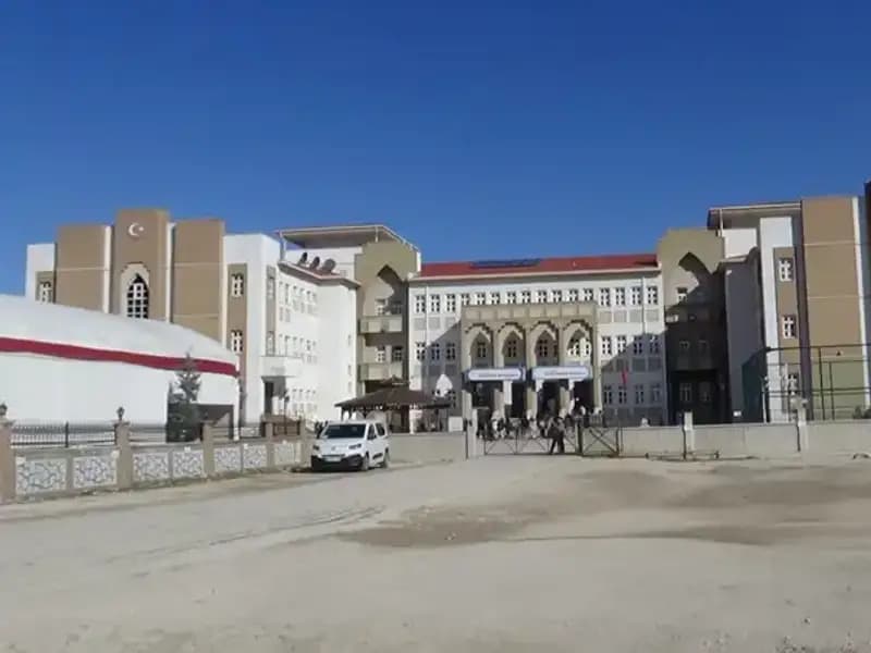 Ortaokulda Öğretmenden Öğrenciye Şiddet İddiası: İleriye Dönük Etkileri Neler Olacak?