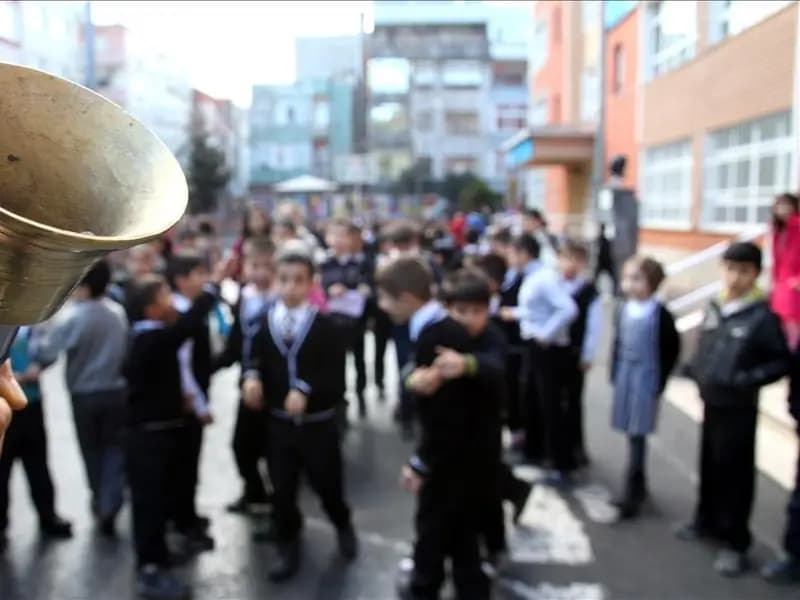 Pazartesi Okullar Tatil Mi? MEB 2026 Takvimine Göre Tarih