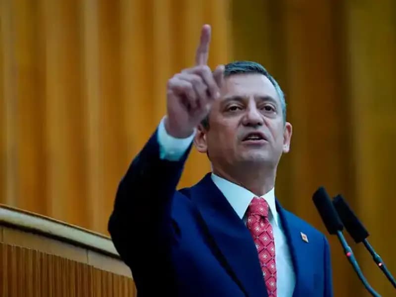 Ekrem İmamoğlu Gözaltına Alındı, CHP Olağanüstü Toplantı Yapıyor