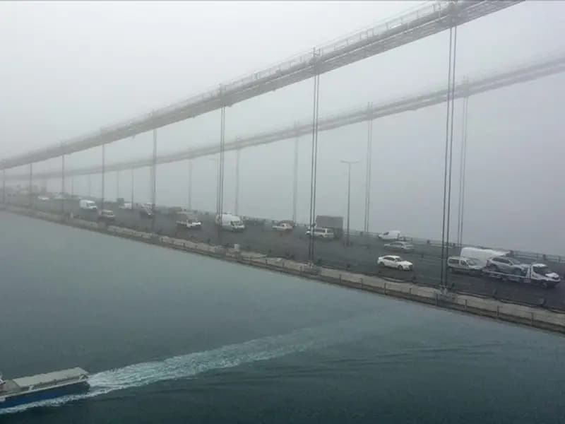 İstanbul Boğazı'nda Sis Nedeniyle Gemi Trafiği Durduruldu