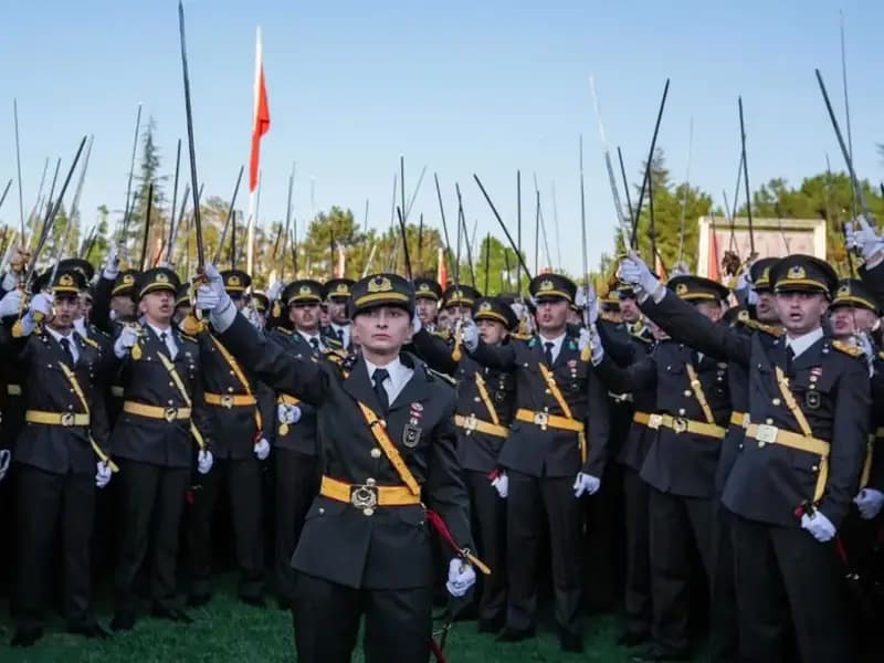 TSK'dan İhraç Edilen Teğmen Ebru Eroğlu'nun Davasında Karar