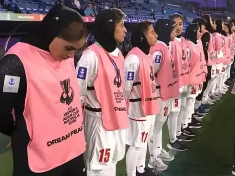 İran Milli Kadın Futbol Takımı İstanbul Havalimanı'nda