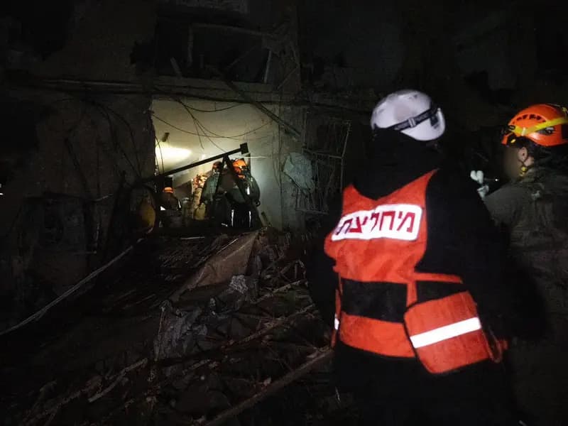 İran Savaşı 22. Gününde: Dimona'ya Füze Saldırısı Gerçekleşti