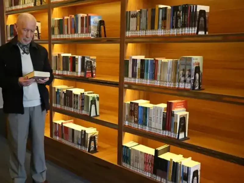 71 Yıldır Sürdürülen Okuma Tutkusu: 8 Yaşındaki Bir Çocuğun Hikayesi