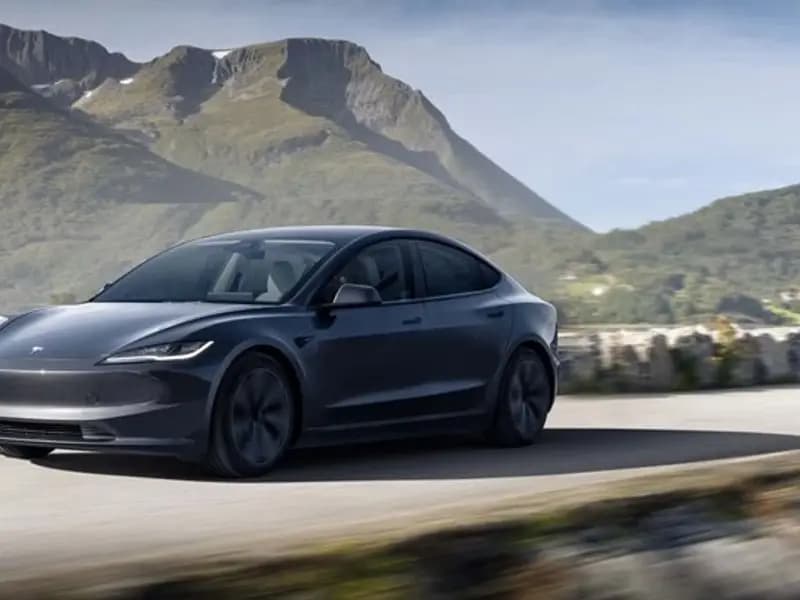 Tesla, 35 Bin Dolar Fiyat Etiketiyle Ucuz İç Mekana Sahip Model 3'ü Satışa Sundı