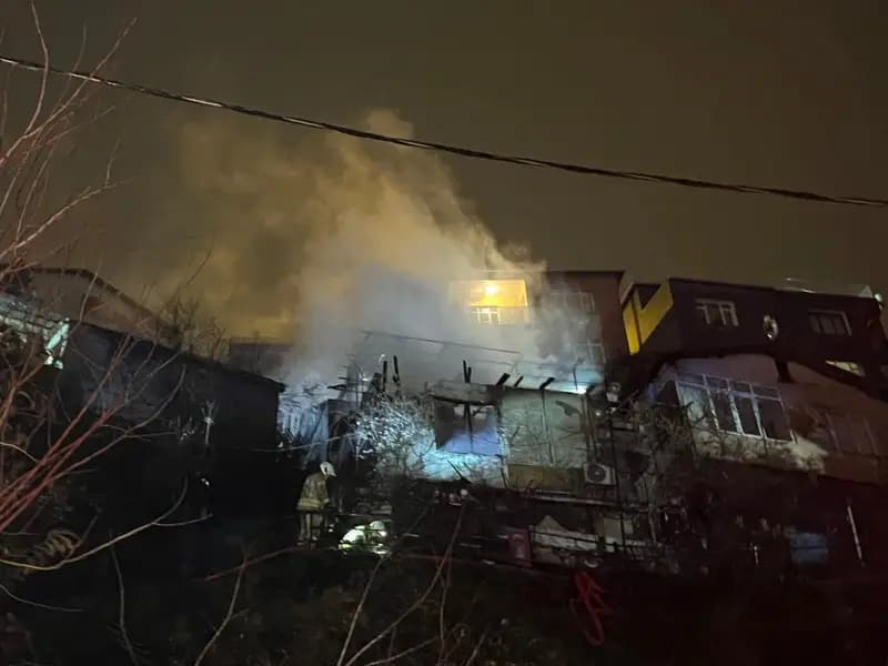 Sarıyer'de Gecekonduda Çıkan Yangında 6 Kişi Yaralandı