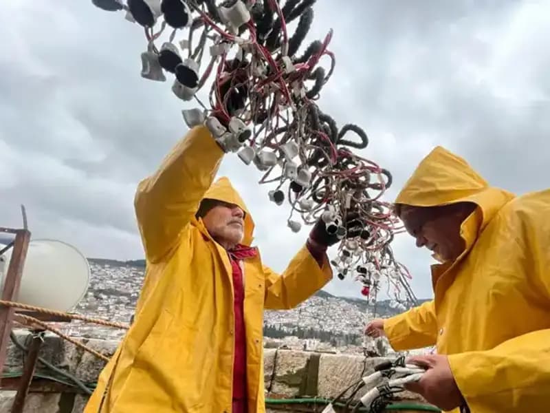 Osmanlı’nın İlk Mahyası: Sultanahmet Camisi’nde 70 Metre Yüksekten Işık Saçılıyor