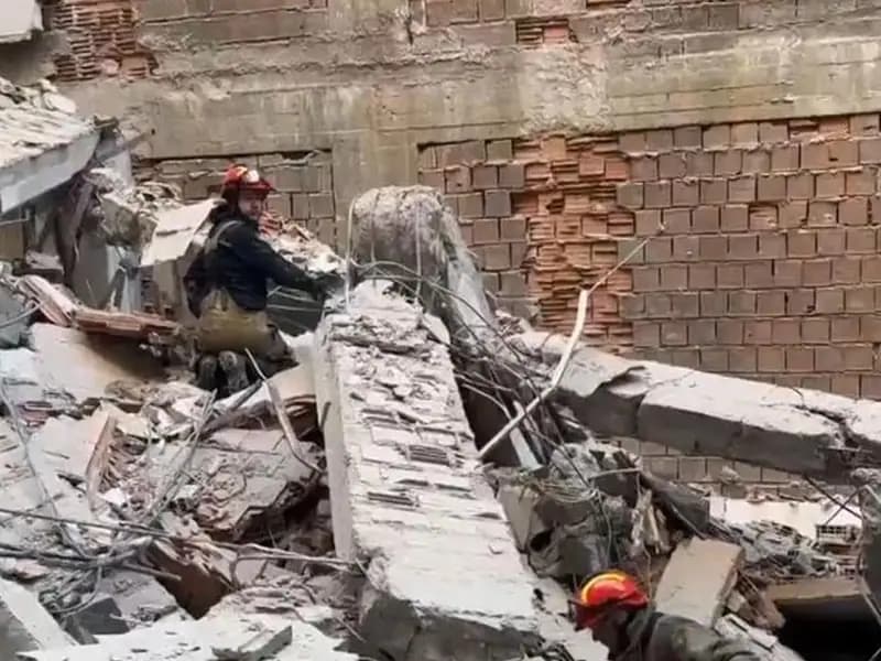 Güngören'de Yıkım Sırasında Göçük Altında Kaldılar