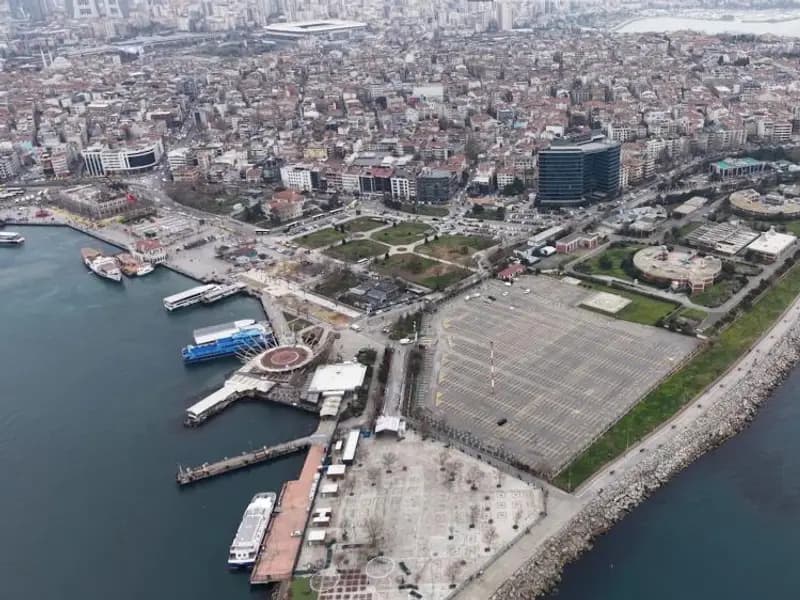 Kadıköy Rıhtım Meydanı'nda Cami Projesi İçin Otopark Boşaltılıyor