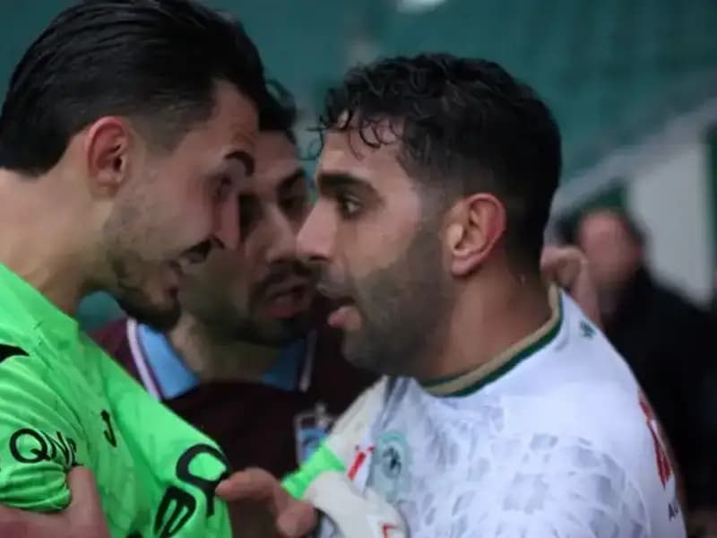 Konyaspor-Trabzonspor Maçında Gerginlik Tırmandı: Futbolcular Arasında Savaş Ortamı