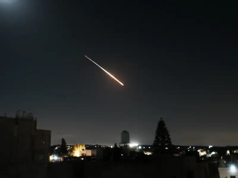 İran'dan İsrail'e Gece Boyu Füze Saldırıları Gerçekleşti