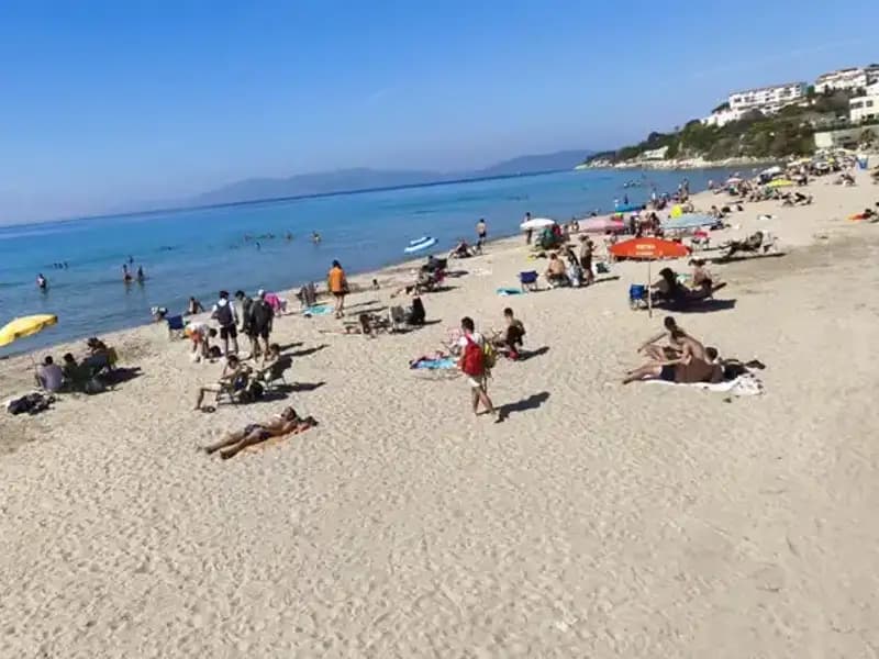 Sıcak Hava Dalgası Plajları Canlandırdı: Tatilciler Akın Etti