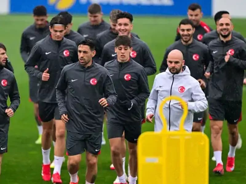 Milli takımda yeni sorun: İki futbolcu ağrılarından dolayı kadrodan çıkarıldı!