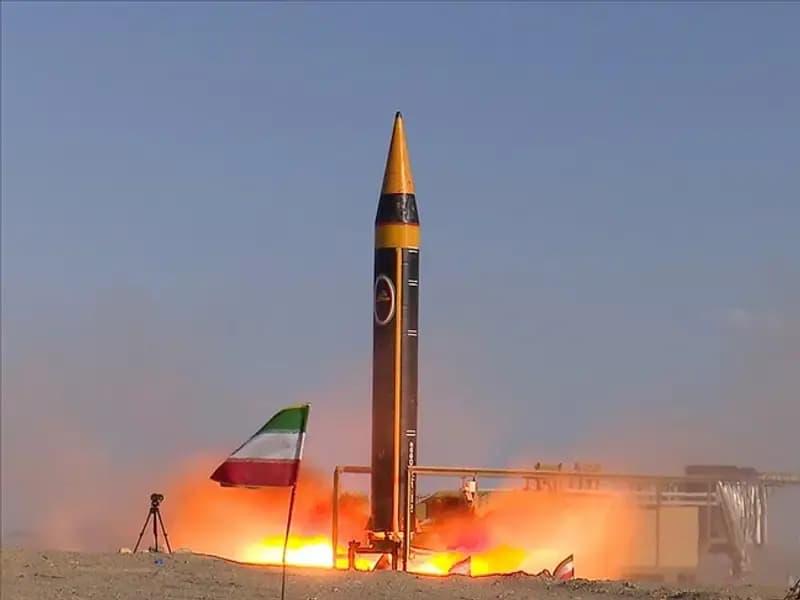 İran, ABD-İngiliz Üssünü Hedef Aldı: Füzeler Fırlatıldı