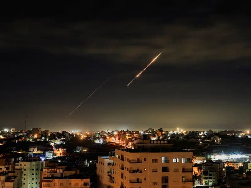 İran Savaşı'nda 16. Gün: Körfez Ülkelerine Birlik Çağrısı