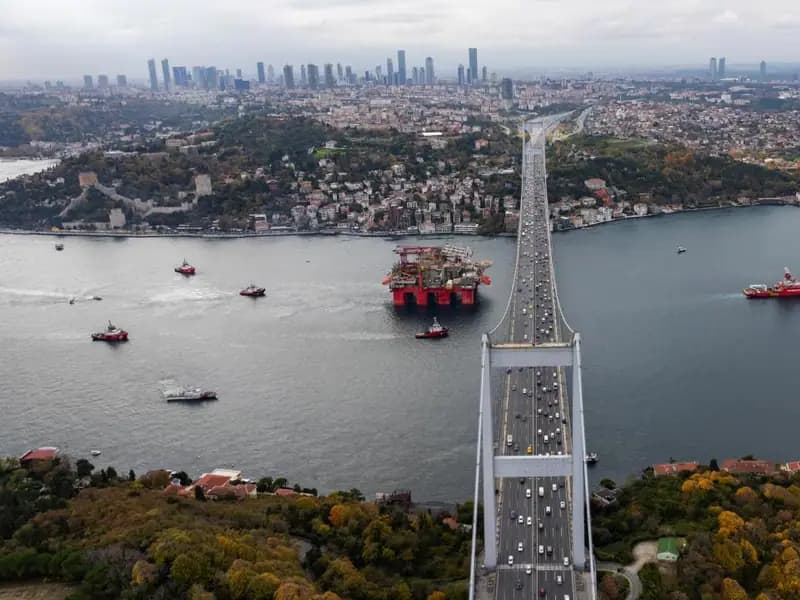 İstanbul Boğazı'nda Gemi Trafiği Durduruldu