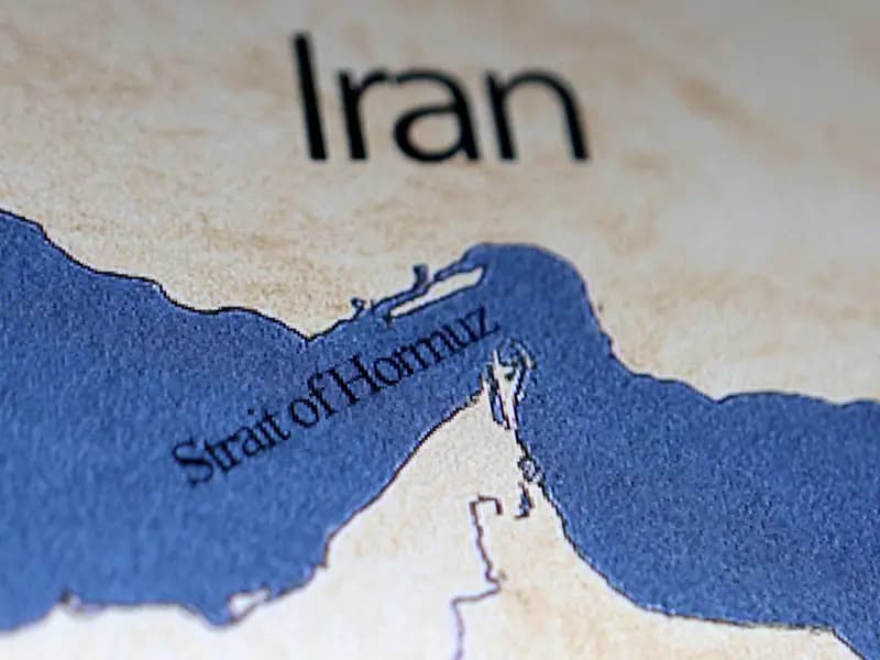 İran'dan Trump'a Sert Yanıt: Hürmüz Boğazı Neden Kapalı?