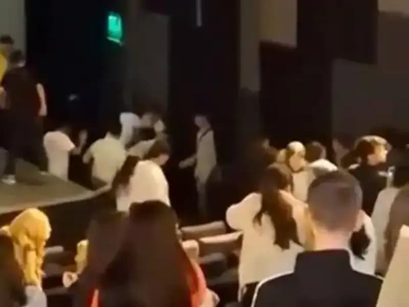 Rapçi Çakal'ın Konserdeki Hayran Çatışması Sosyal Medyada Gündem Oldu