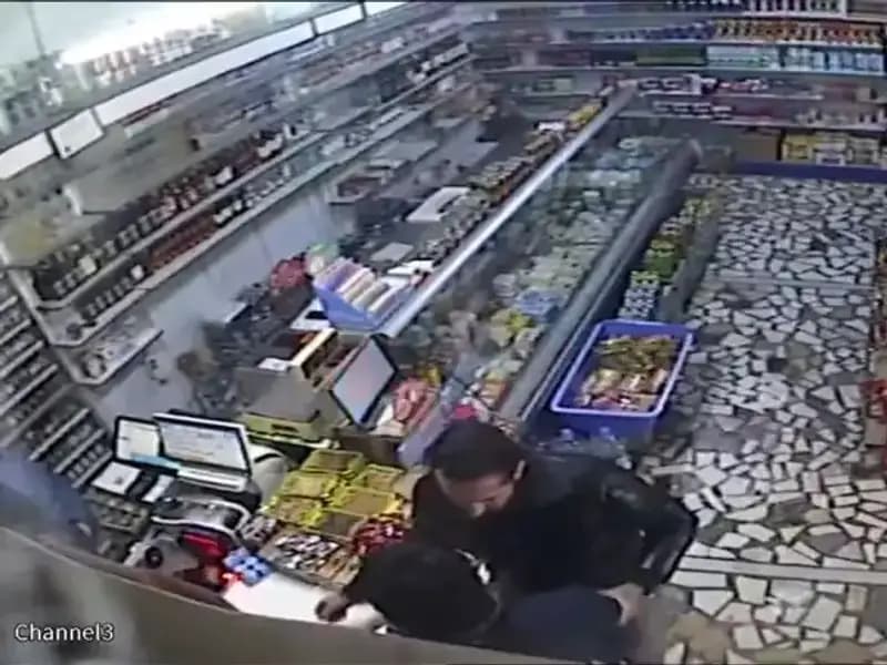 Cezaevi Firarisinin Markette Yarattığı Korku Dolu Anlar