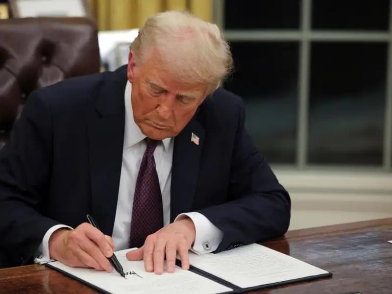 Trump Kararnameler İmzaladı