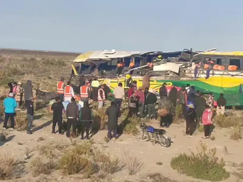 Bolivya'da Trajik Otobüs Kazası: 37 Kişi Hayatını Kaybetti, 39 Yaralı