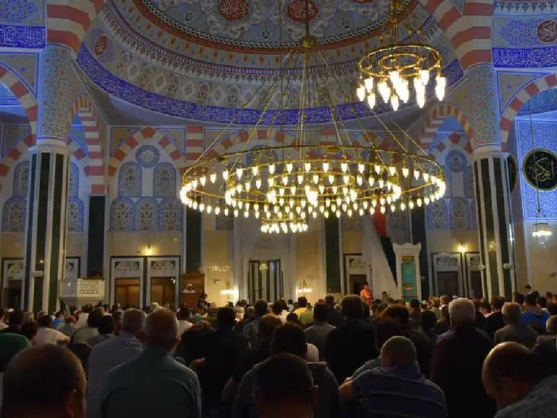 Regaib Kandili Gecesinde İbadetler Yapıldı