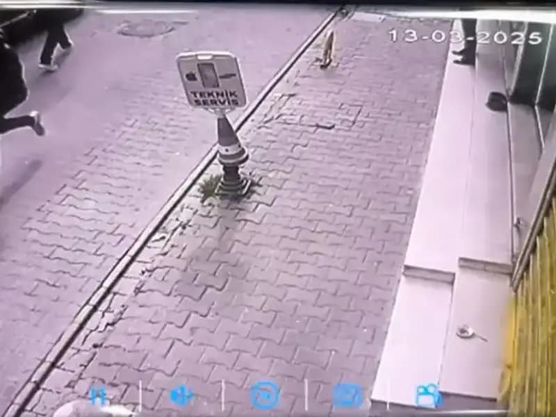 İstanbul’da Yaşanan Silahlı Saldırı: Bacağından Vurulan Genç Hastaneye Kaldırıldı