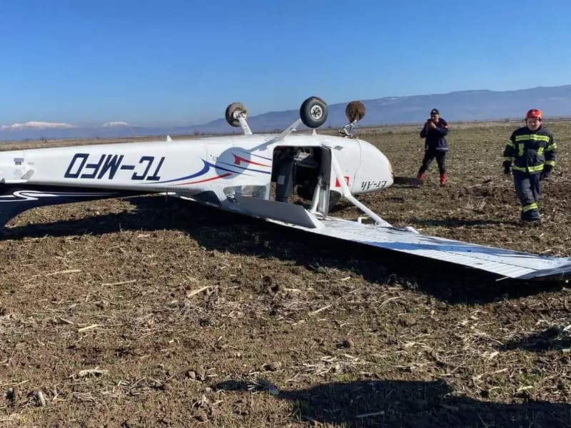 Denizli'de Eğitim Uçağı Ters Döndü