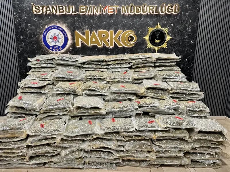 İstanbul'da Dört TIR'da 527 Kilogram Uyuşturucu Operasyonu