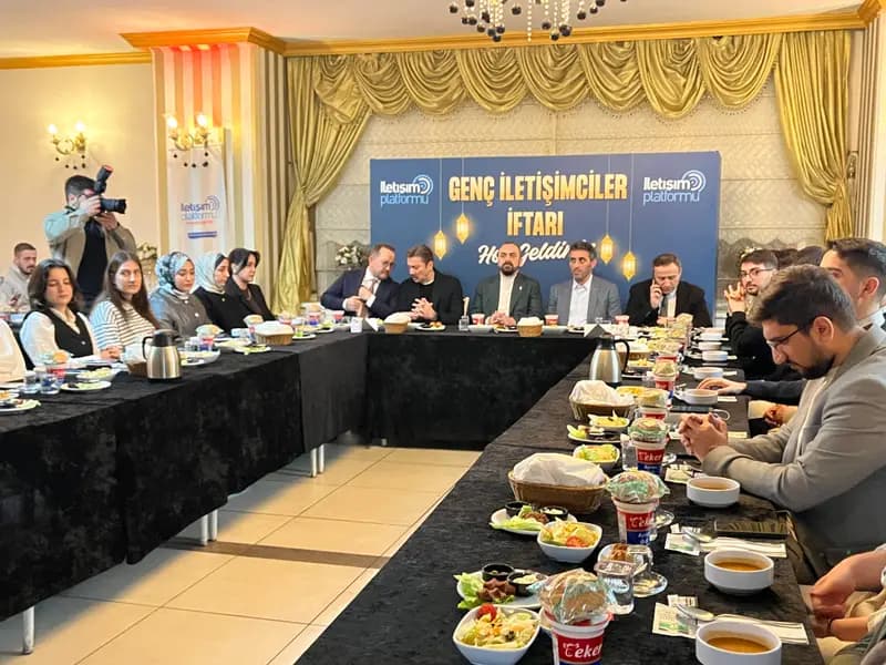 İstanbul'da İletişim Fakültesi Öğrencileri AK Parti İftarında Buluştu