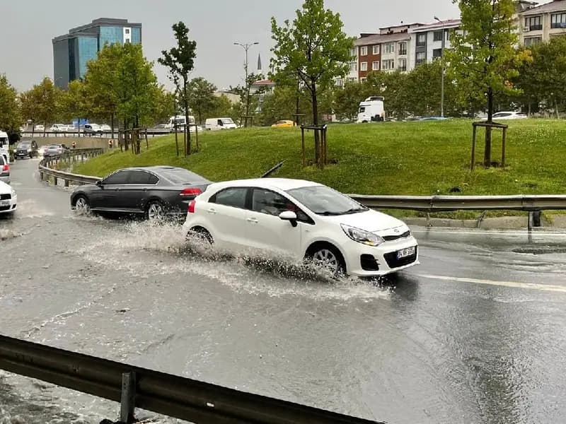 10 İl İçin Sarı Uyarı: Kuvvetli Yağış Alarmı!
