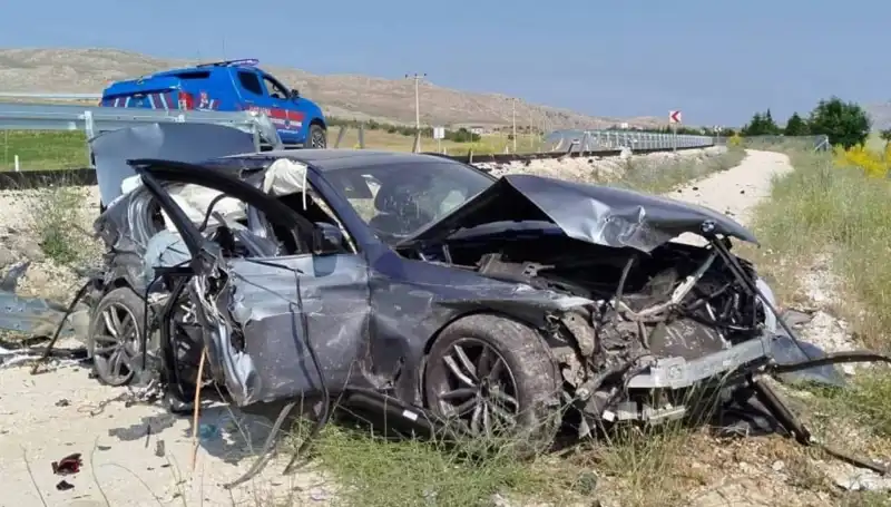 Sivas'ta Çifte Trafik Kazası: 9 Yaralı, Panik Anları Yaşandı!