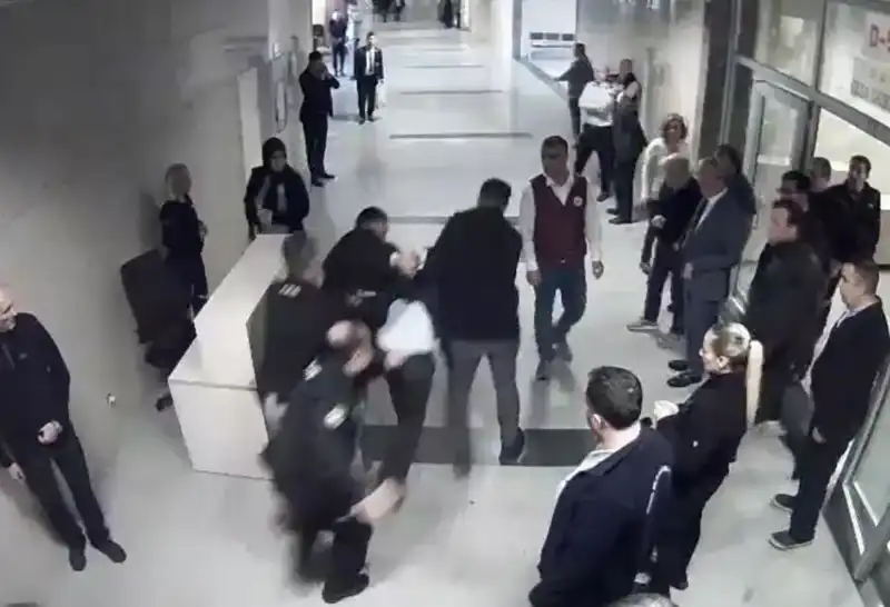 Savcıyla Kadın Hakim Arasındaki Tuhaf Olay: Saldırı Görüntüleri Ortaya Çıktı