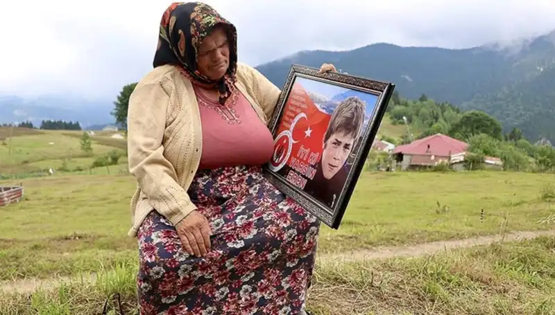 DEM Parti, Eren Bülbül'ün Annesine Anlamlı Bayram Mesajı Gönderdi