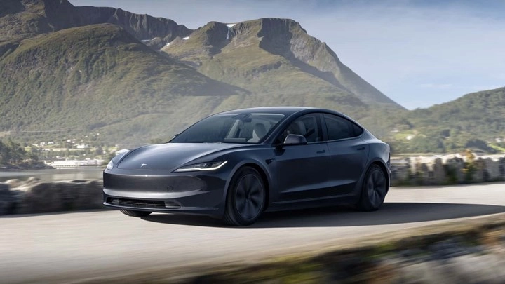 Tesla, 35 Bin Dolar Fiyat Etiketiyle Ucuz İç Mekana Sahip Model 3'ü Satışa Sundı