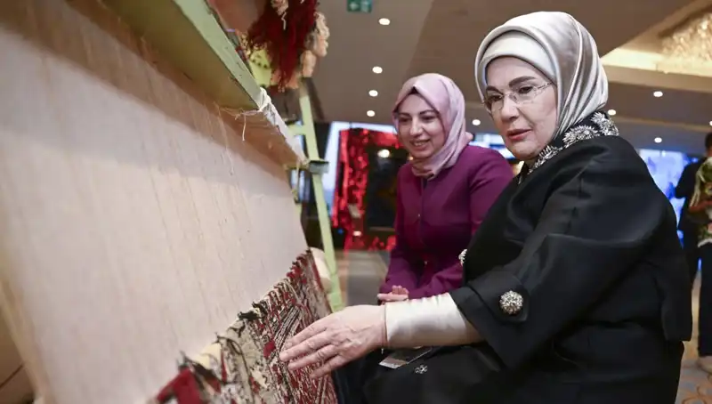 Emine Erdoğan'ın Halısı Açık Artırmaya Çıktı: Geliri Depremzedelere Bağışlandı