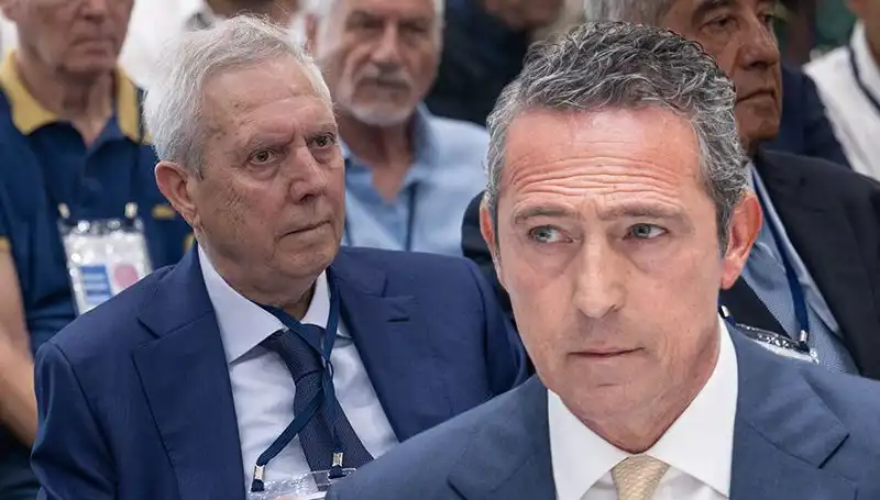Fenerbahçe Divan Kurulu’nda Aziz Yıldırım’ın Adaylık Açıklaması Gerginlik Yaratıyor