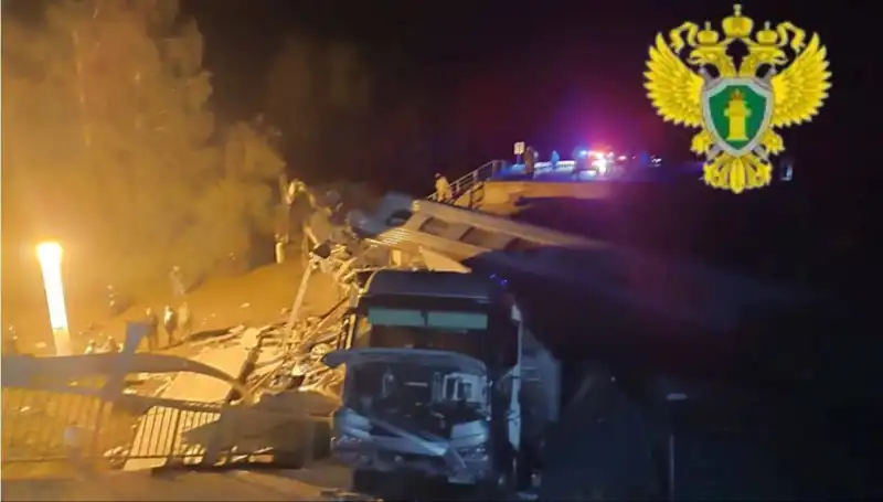 Rusya'da Köprü Çöküşü ve Tren Kazası: Can Kayıpları Arttı