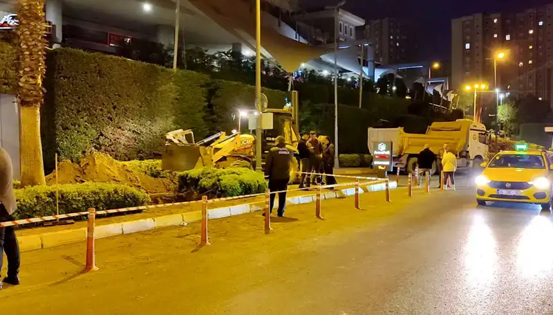 AVM Girişinde Doğalgaz Paniği: Güvenlik Ekipleri Harekete Geçti