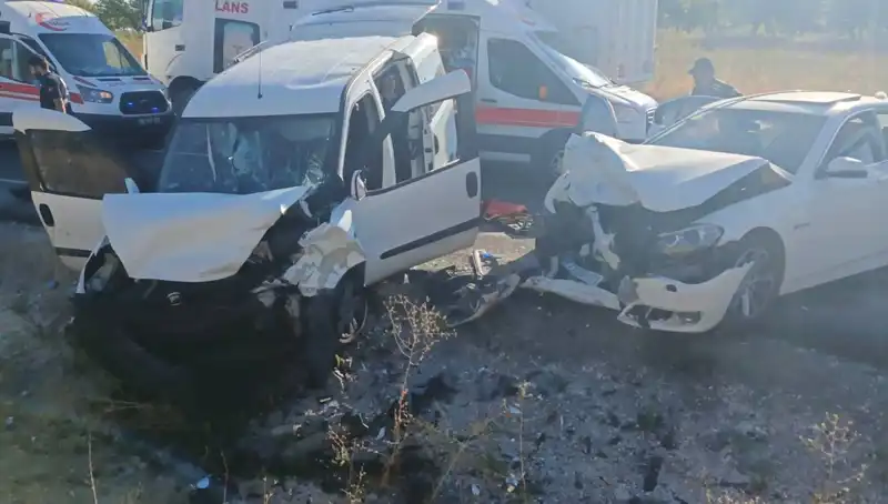 Nevşehir'de Korkunç Trafik Kazası: 14 Yaralı, Olay Yeri Acil Harekât Merkezi Oldu