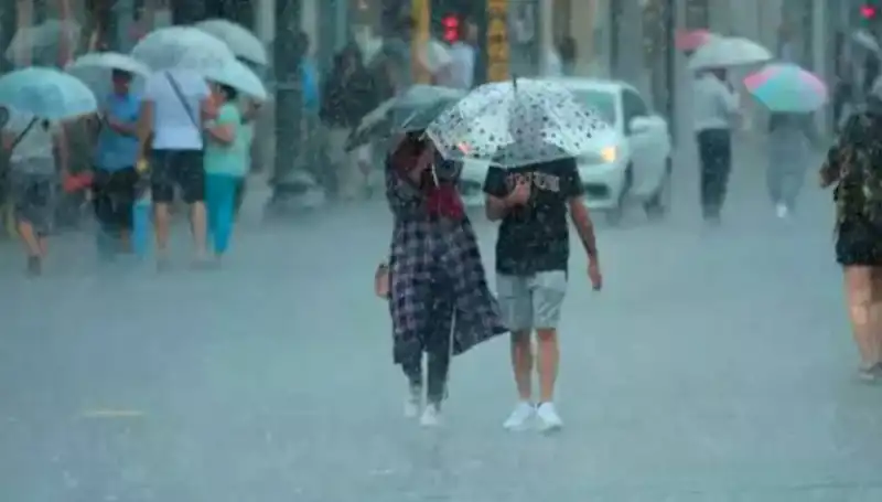 Meteoroloji'den Kritik Uyarı: Yangın Bölgesinde Rüzgar ve İstanbul'da Sağanak Yağış!