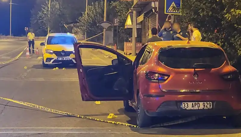 Otomobil Çatışması: Caddeye Kurşun Yağdıran 7 Kişi Arasında Kanlı Hesaplaşma