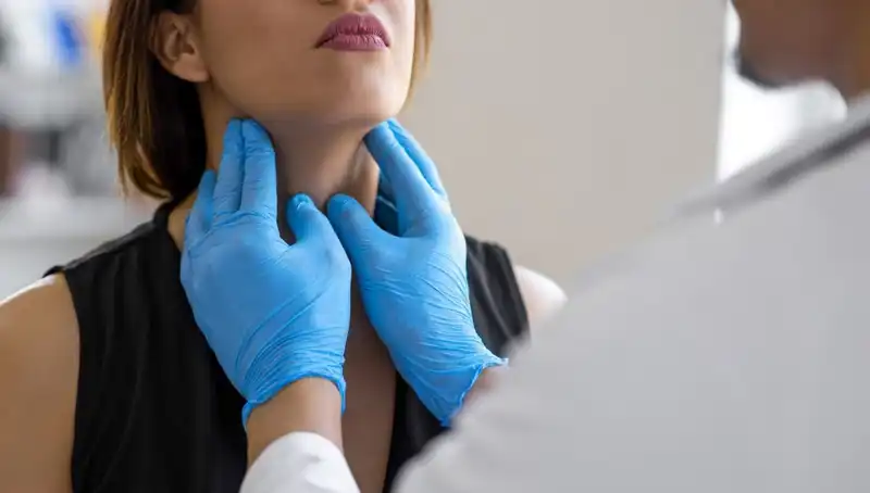 Boğaz Ağrısı Geçmiyorsa Nedenlerine Dikkat! Onkolog Açıklıyor