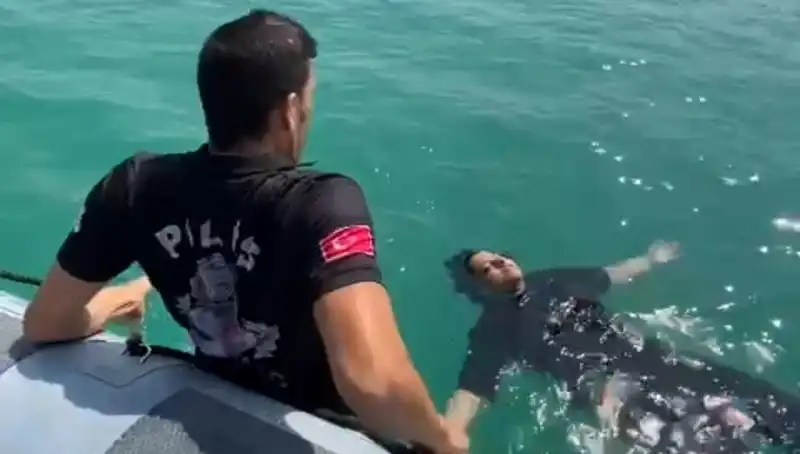 Baraj Gölüne Düşen Kadını Gemi Adamları Zorla Kurtardı