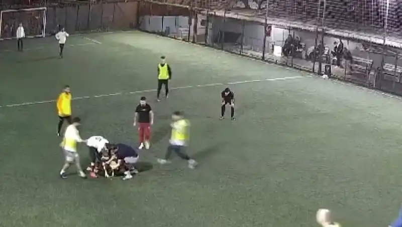 Halı Saha Maçında Yaşanan İki Trajik Ölüm Olayı Neden Oluyor?