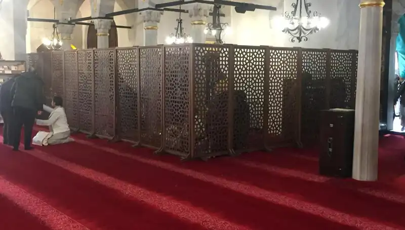 Kadın ve Erkeklerin Beraber Teravih Namazı Kılması Tartışmaları Büyüyor