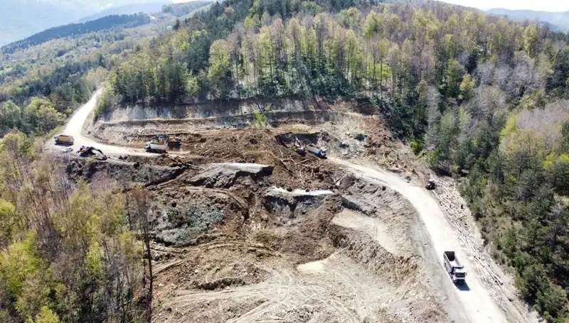 Kastamonu-Çatalzeytin Yolunda Heyelan: Ulaşımda Aksamalar Yaşanıyor