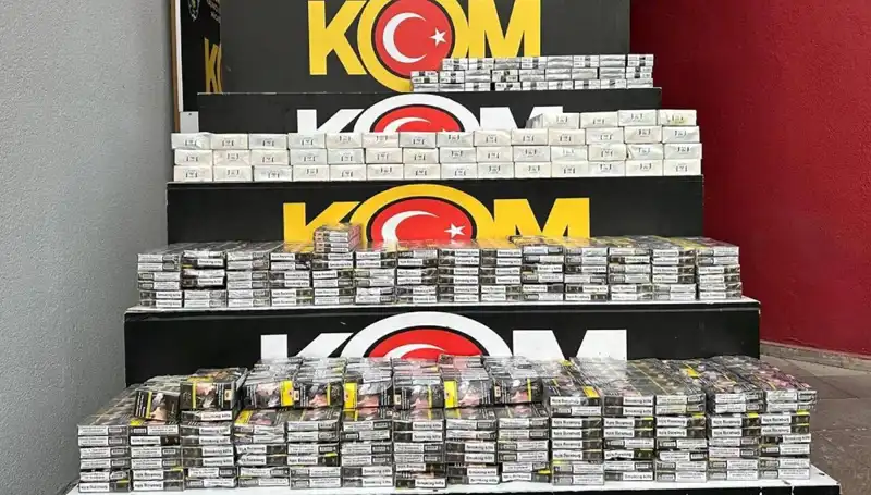 Adana'da Kaçakçılık Operasyonu: Üç Tutuklama ve Yüzlerce Kaçak Ürün Ele Geçirildi