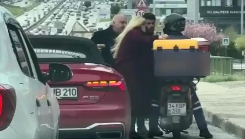 D-100'de Yaşanan Gerginlik: Motokuryeye Silah Çekilmesi Olayı